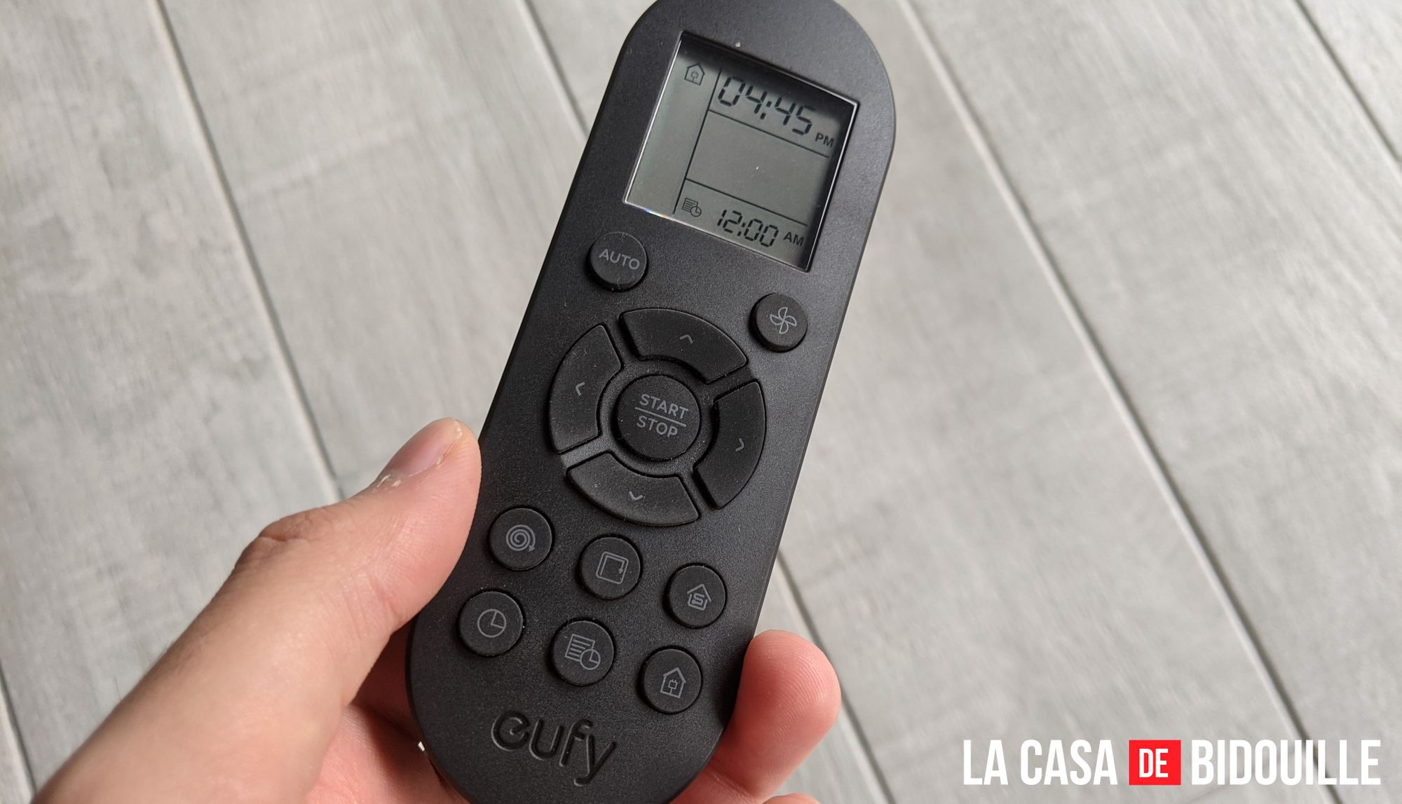 Photo de la télécommande du RoboVac 11 Slim